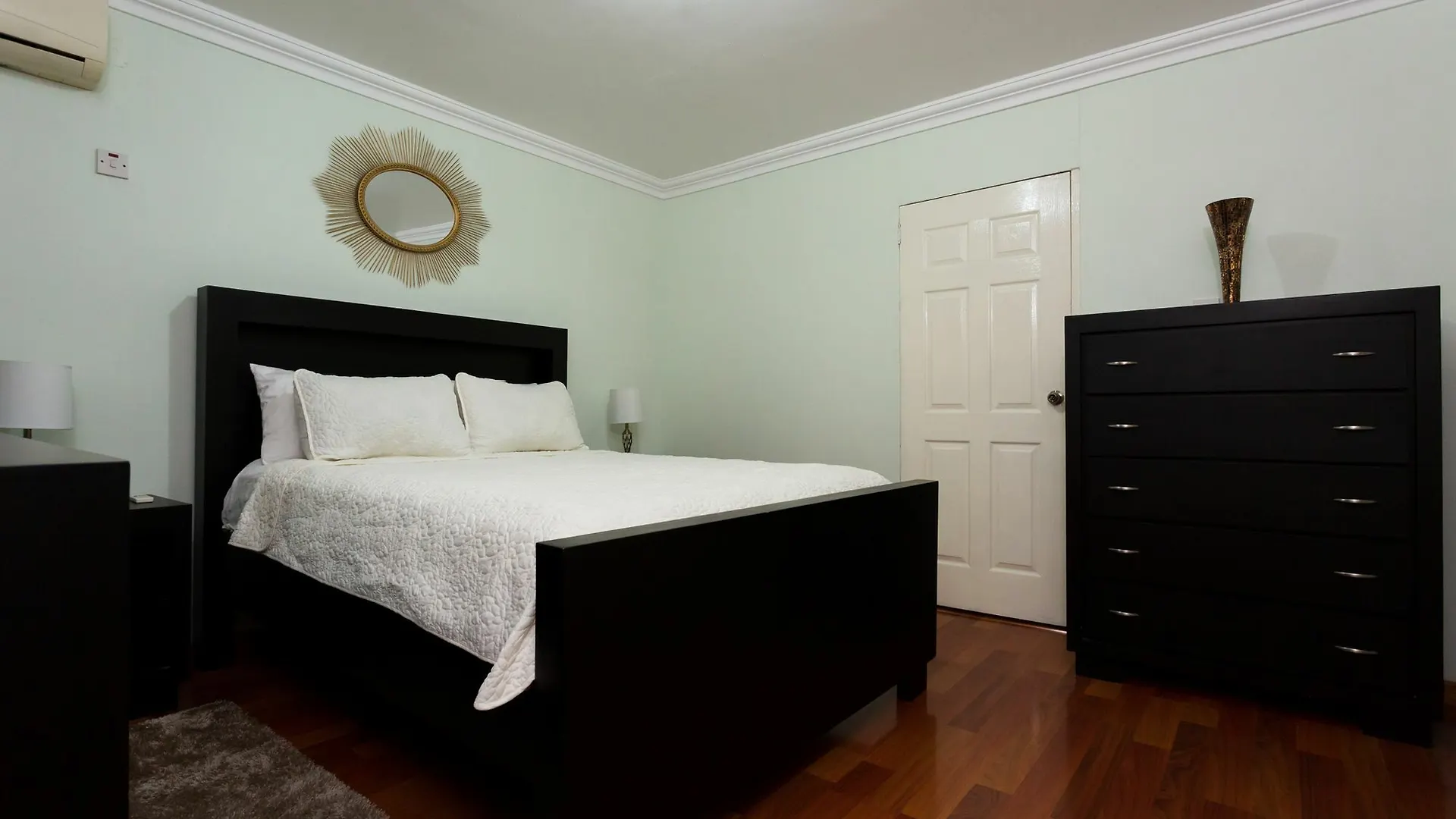 The Y Guest Apartment Κίνγκστον 0*,